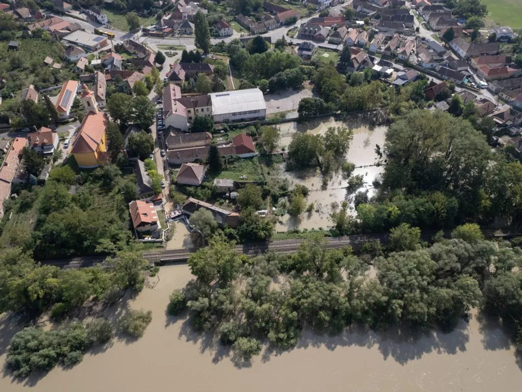 Magyarország, árvíz, Magyarországárvíz2024, magyarországi árvíz, árvízvédelem, magyarországiárvíz, magyarországiárvíz2024, vihar, viharos időjárás, eső, felhőszakadás, árvíz, árvízhelyzet, árvízhelyzet2024, védekezés, homokzsák, drón, légi felvétel, 2024.09.17., 2024.09.18.