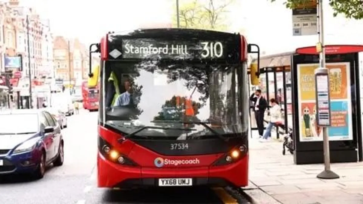 London külön buszjáratot indított a zsidó emberek biztonsága érdekében