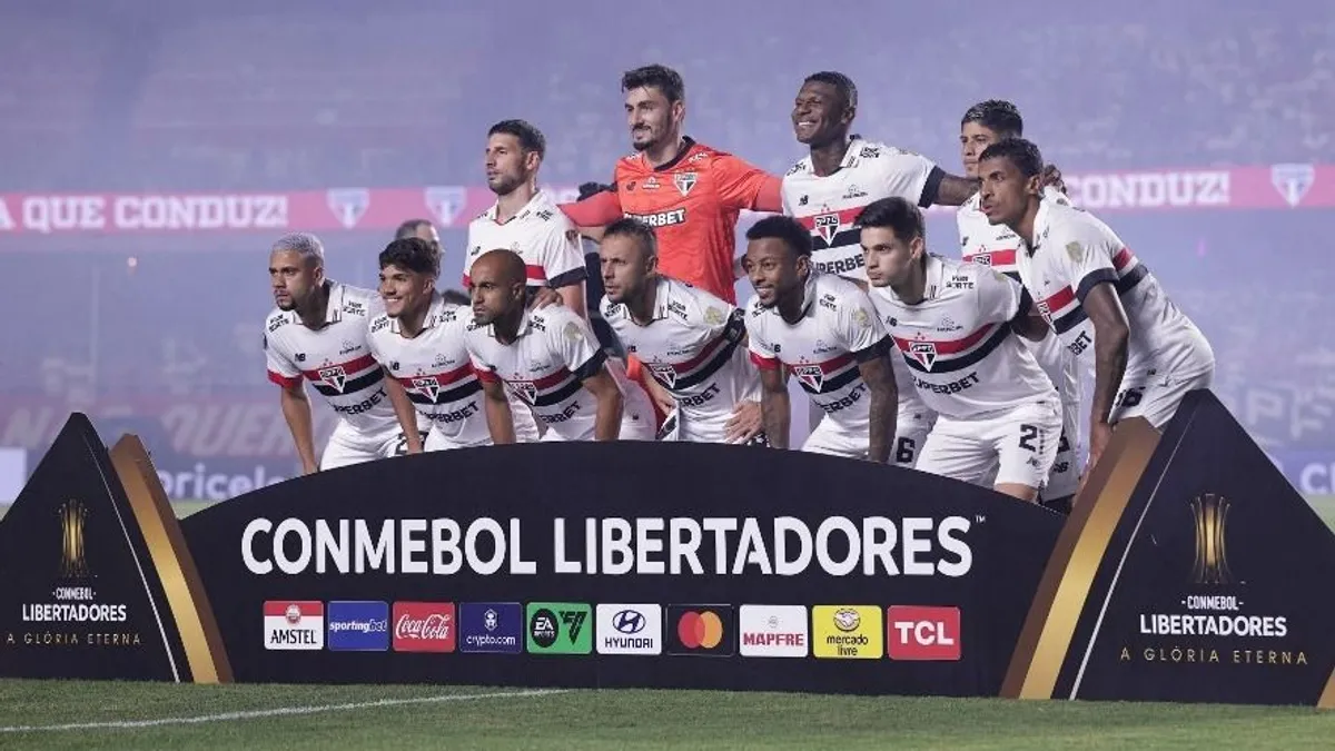 Lakóházakba csapódott a brazil focicsapat léghajója - videó