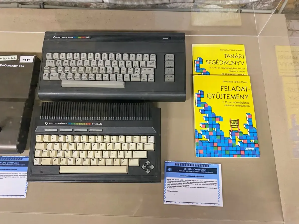 Retro számítógép Commodore 16 és Commodore +4.