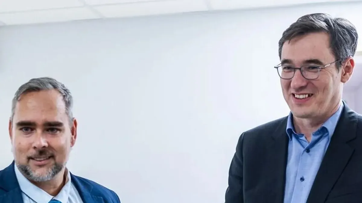 A korrupcióval gyanúsított Kiss Lászlóék pénzelték Karácsony Gergely könyvének kiadóját