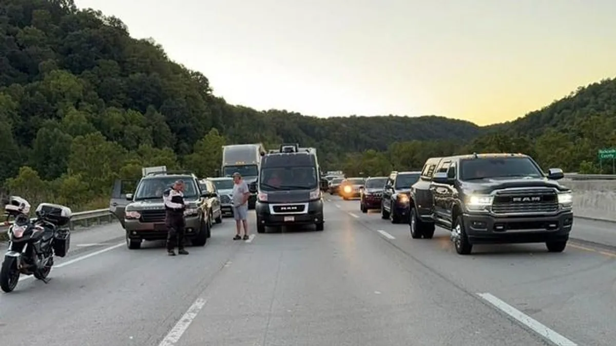 Holtan találták a férfit, aki nemrég autókra lövöldözött egy amerikai autópályán