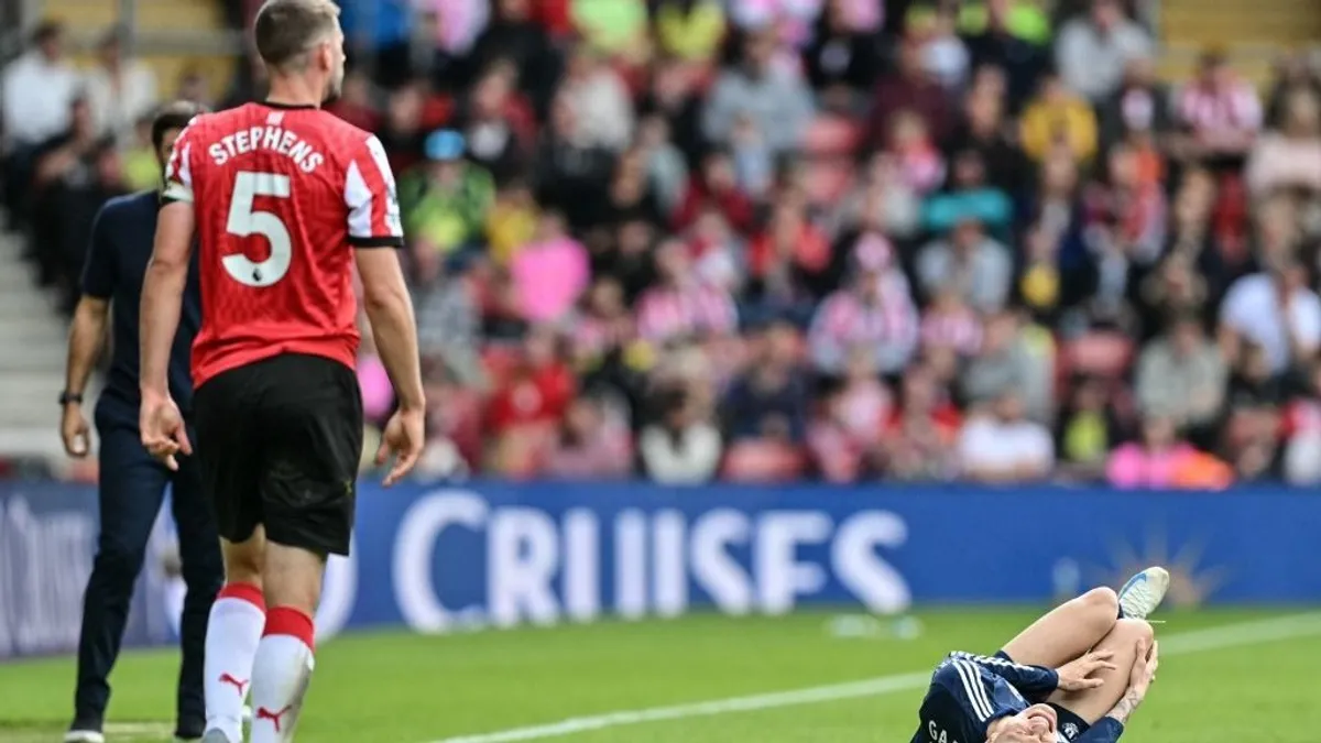 Piros lapot és három gólt hozott a Manchester United meccse
