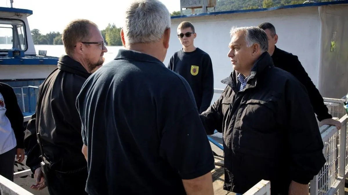 Orbán Viktor csónakkal ment Kisorosziba - fotó