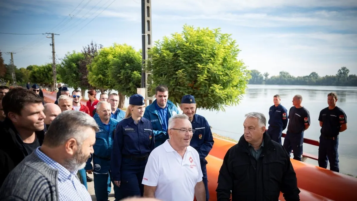 Dunaszekcsőn folytatta az árvízvédelmi ellenőrzést Orbán Viktor