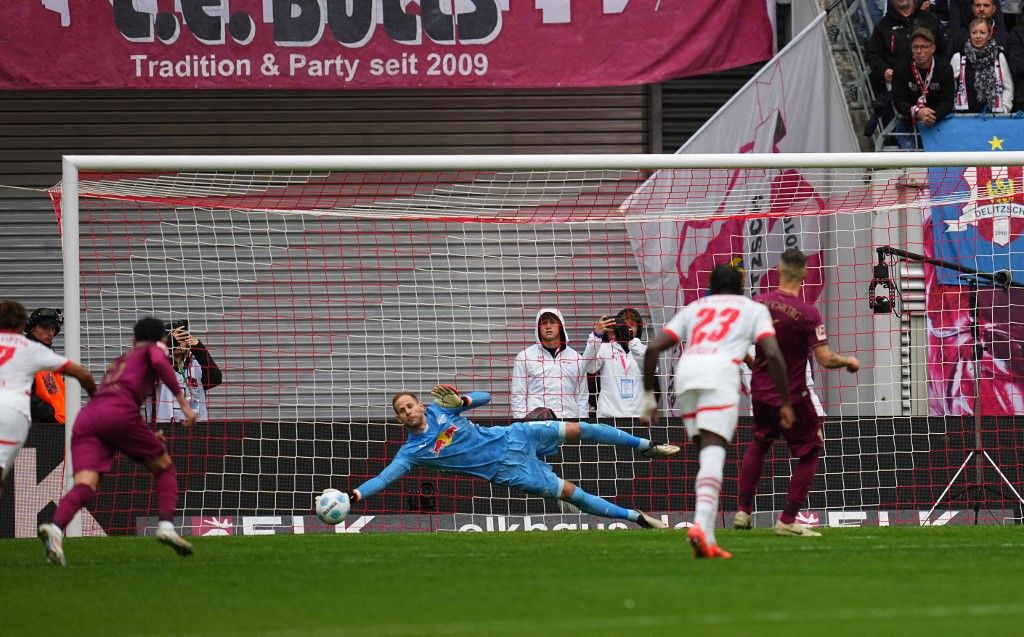 RB Leipzig v FC Augsburg - Bundesliga, gulácsi péter