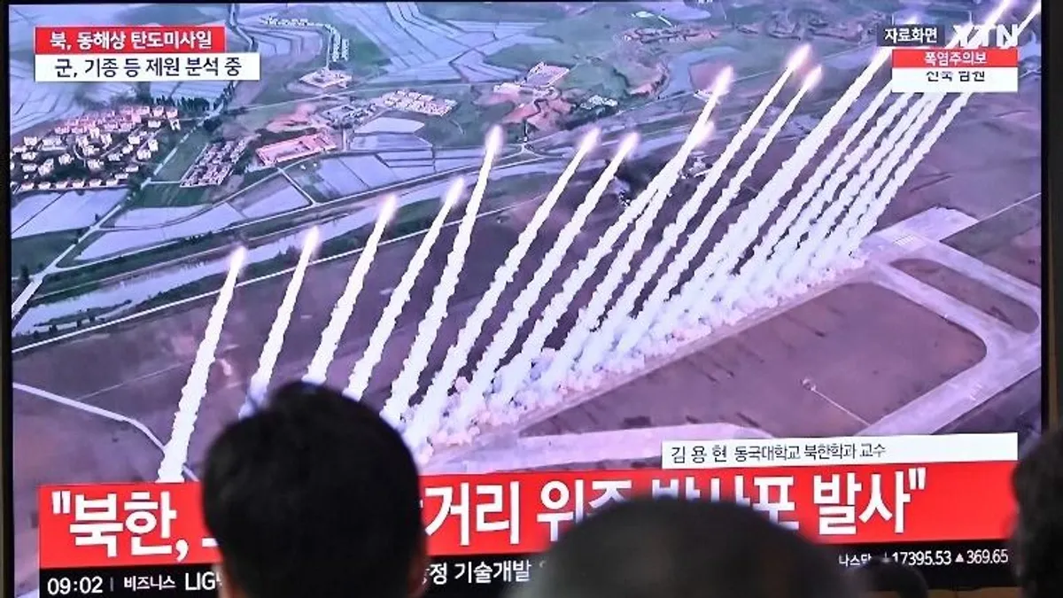 Észak-Korea újabb rakétákat lőtt ki