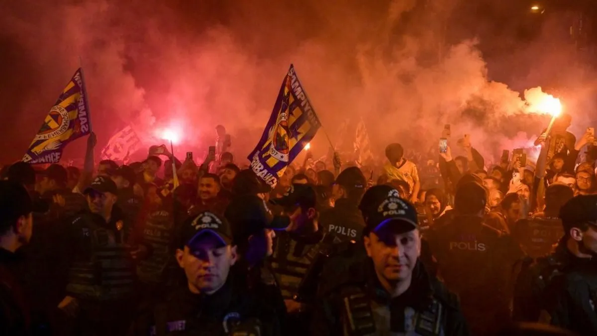 Pokoli hangulatú rangadón mutatkozhat be új csapatában Sallai Roland