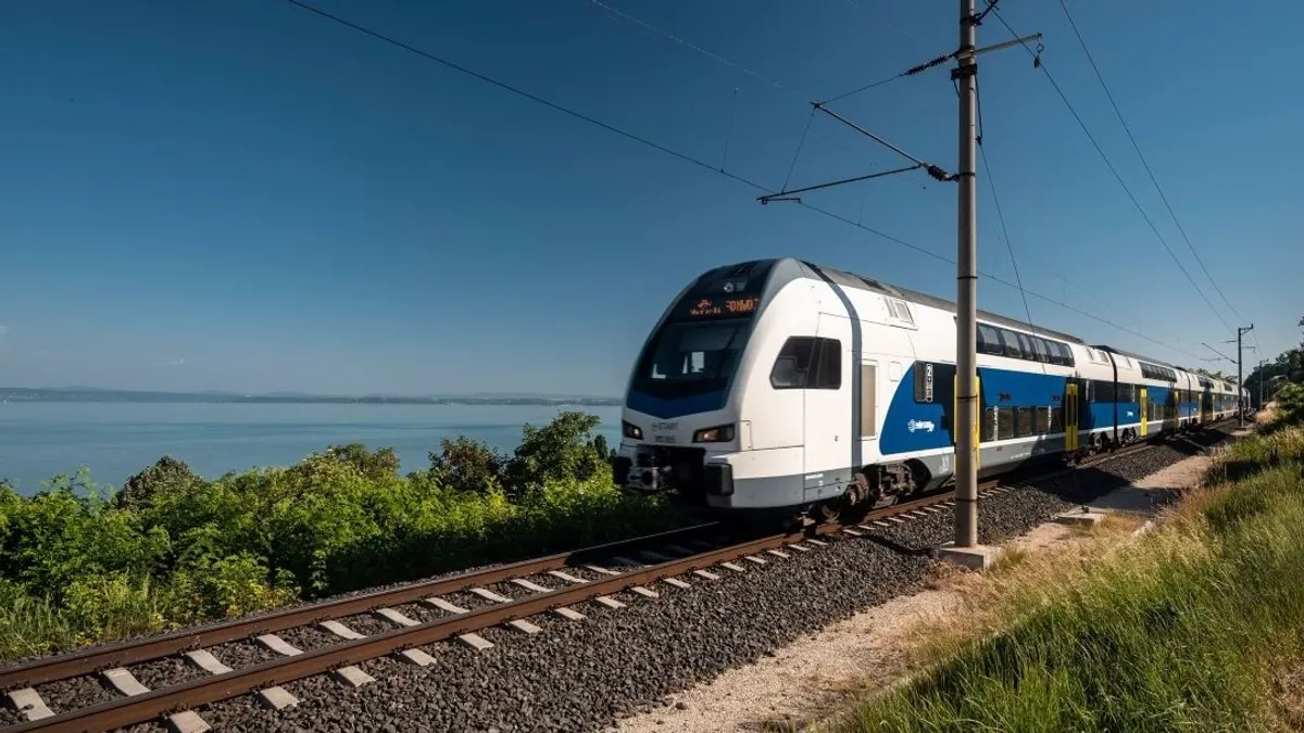 Az utószezonban is sűrűbben közlekednek a vasúti járatok a Balatonhoz