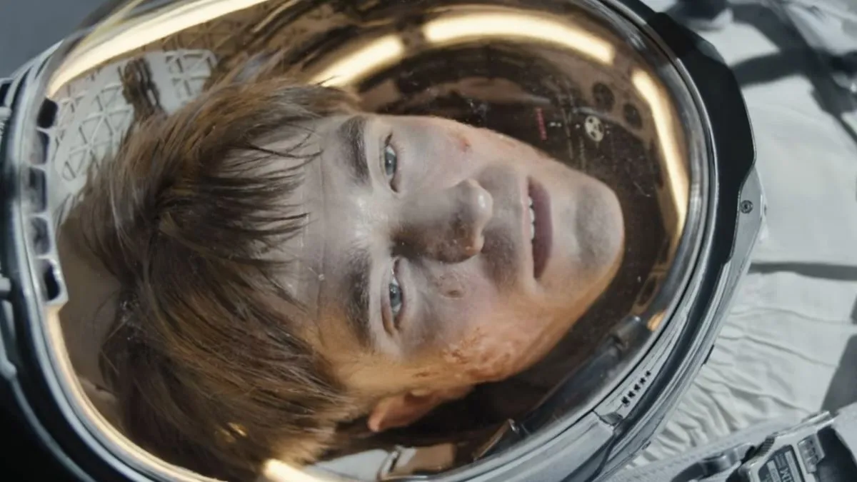 Mickey 17 című sci-fi: itt az előzetes