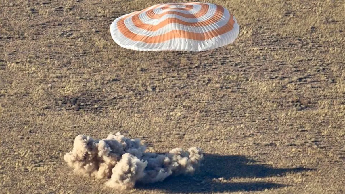 374 nap után tért vissza az űrből két orosz űrhajós - videó