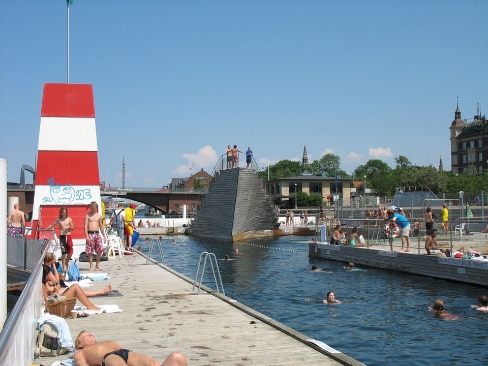 A Brygge kikötői strand Koppenhágában, Dániában