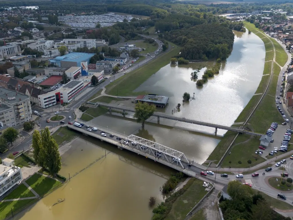 Magyarország, árvíz, Magyarországárvíz2024, magyarországi árvíz, árvízvédelem, magyarországiárvíz, magyarországiárvíz2024, vihar, viharos időjárás, eső, felhőszakadás, árvíz, árvízhelyzet, árvízhelyzet2024, védekezés, homokzsák, drón, légi felvétel, 2024.09.17., 2024.09.18.