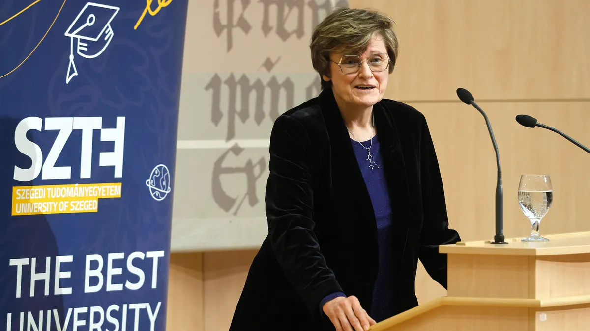 Csalók élnek vissza Karikó Katalin nevével és képmásával