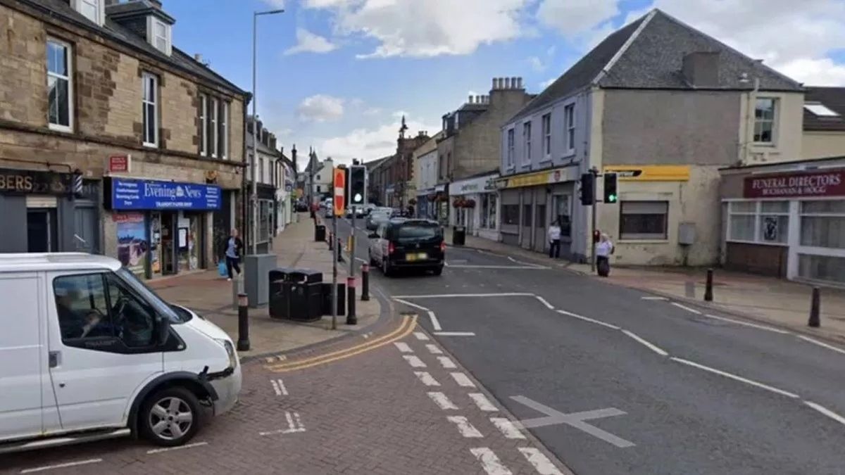 A terhes nő elvetélt, miután iskolások támadtak rá egy buszmegállóban, East Lothian, Skócia