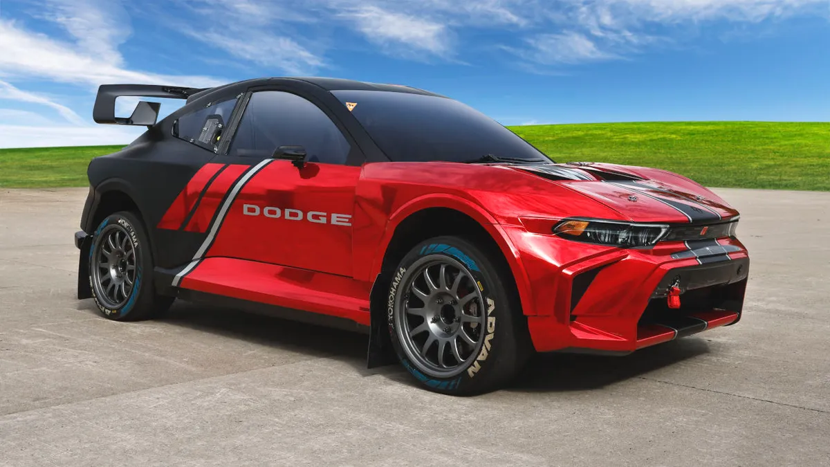 Csak az Alfa Romeo-nak nincs köze az 1088 lóerős gyári Tonale versenyautóhoz