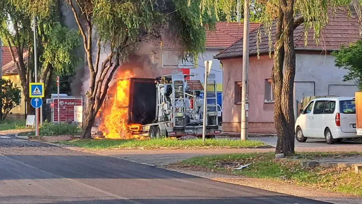 Robbanás mellett szelfizett egy biatorbágyi anya és fia