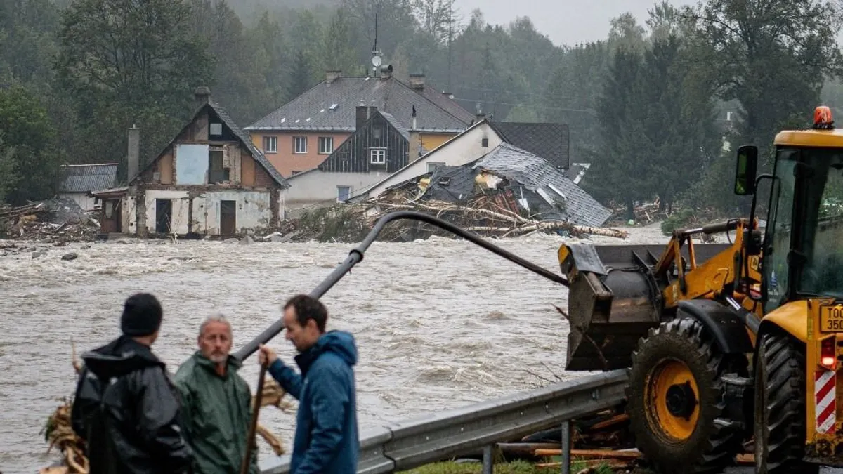 Csehországban katasztrofális az árvízhelyzet, már a fosztogatók is megjelentek