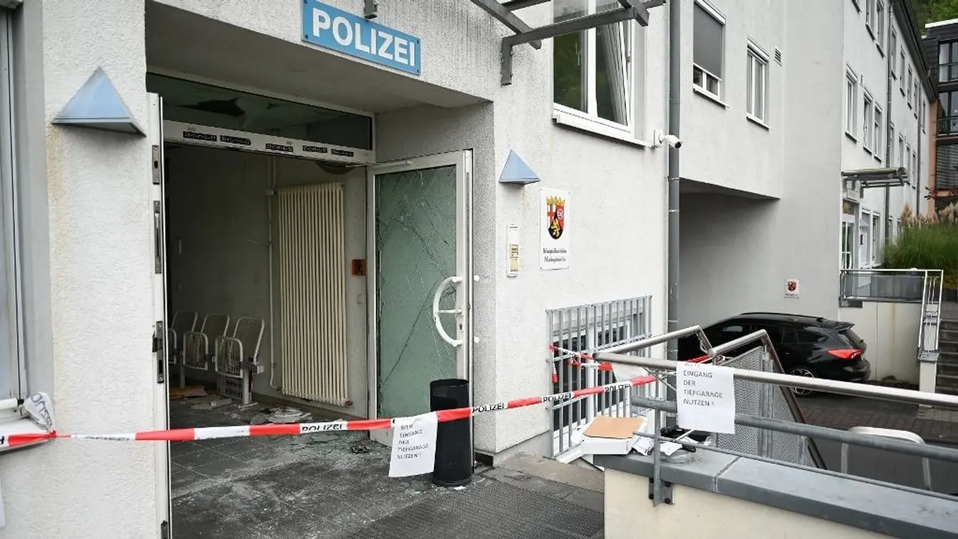 Machete attack on police station in Linz am Rhein