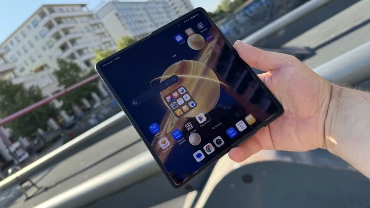 Hat éve kerültek piacra az első hajlítható telefonok