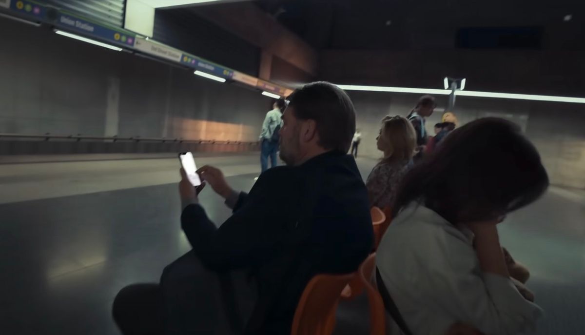 iPhone 16 reklám metró