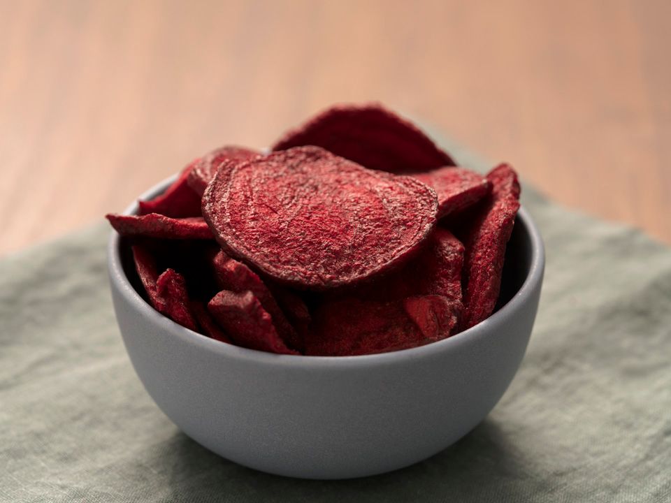 Beetroot,Chips,In,Ceramic,Bowl,On,Wooden,Table,With,Linen