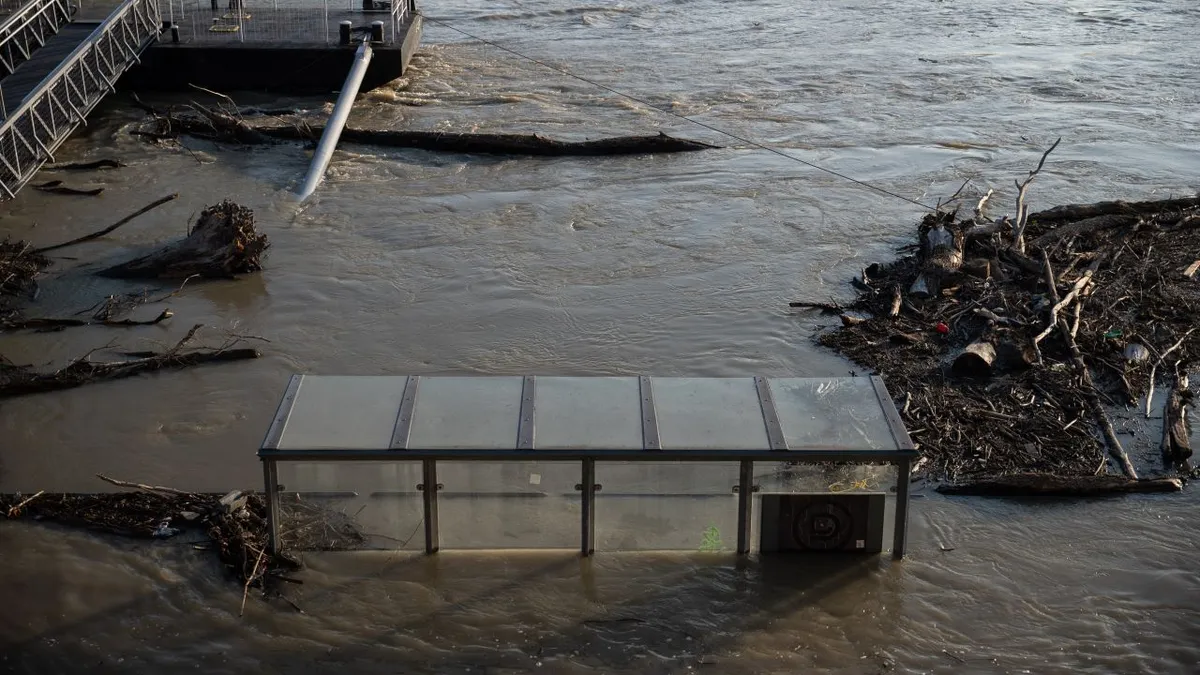 Már 8 méter felett van a Duna Budapesten - fotók