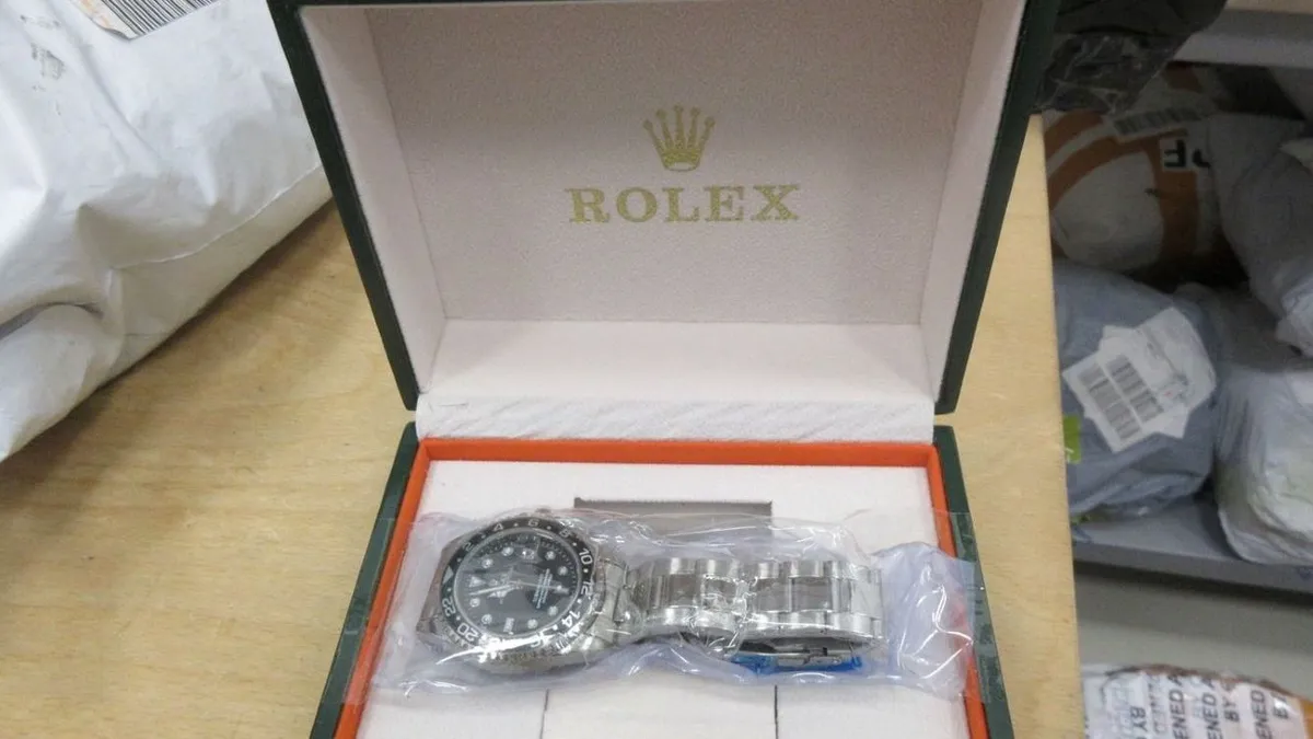 Hamis Rolexeket foglalt le a NAV Ferihegyen