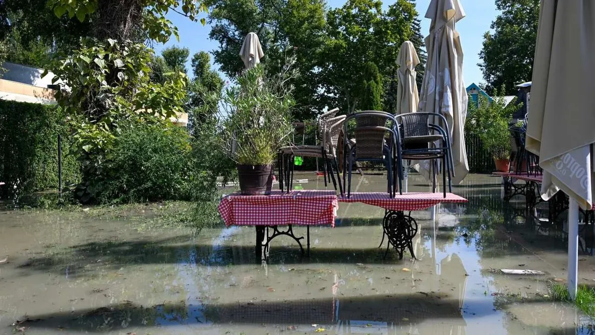 Fertőzésveszély Óbudán, beterítette a szennyvíz a Római-partot