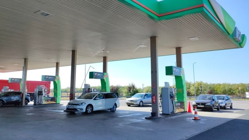 Budapest,,Hungary,-,October,6,,2023:,Gas,Station,With,White