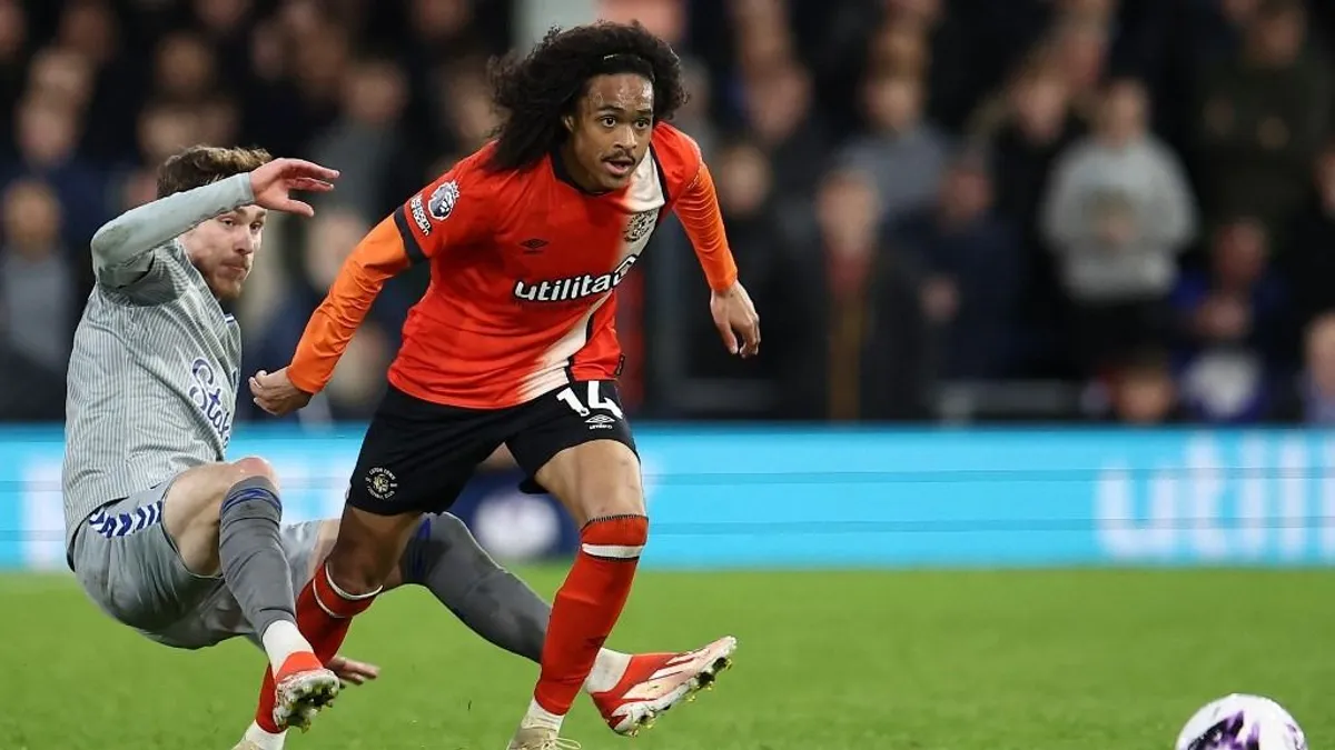 Összeesett a pályán a Manchester United korábbi focistája