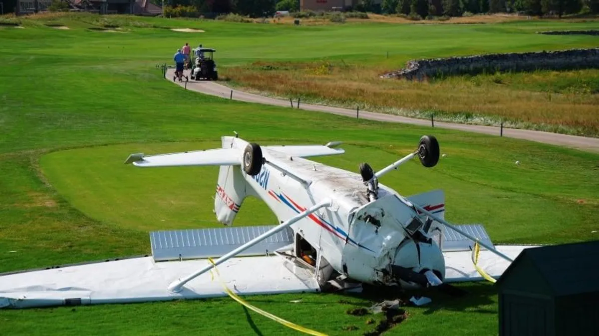 Golfpályára zuhant egy kisrepülő, több ember meghalt