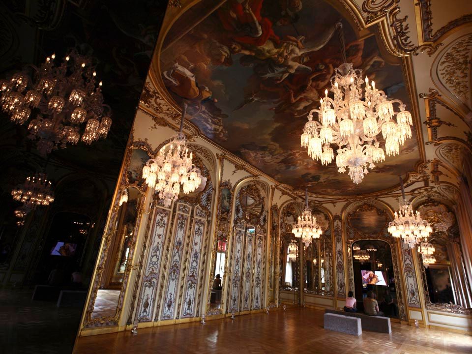 crystal chandeliers, Galerie-Musee Baccarat