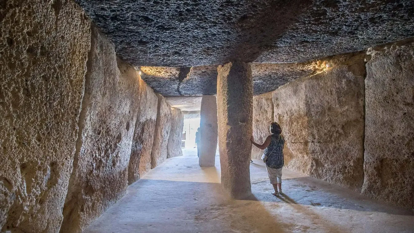 A Menga dolmen belülről