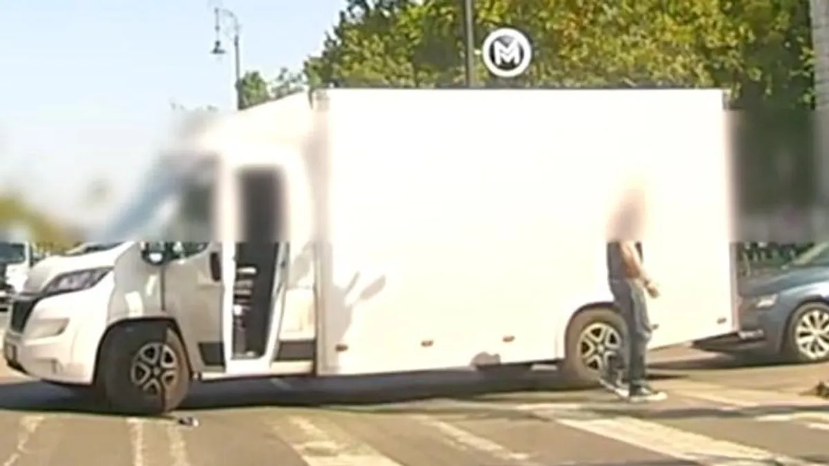 Megindult a csapkodó biciklis után egy furgonos Budapesten, de nem húzta be a kéziféket - videó