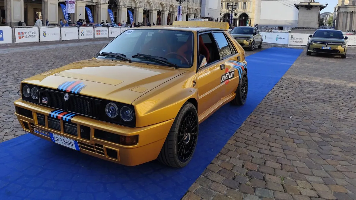 Ilyen az, ha 130 Lancia Delta Integrale megszállja Torinót