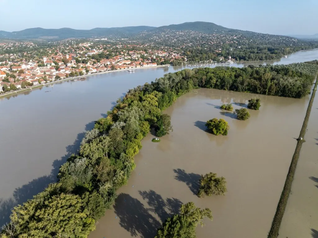 Magyarország, árvíz, Magyarországárvíz2024, magyarországi árvíz, árvízvédelem, magyarországiárvíz, magyarországiárvíz2024, vihar, viharos időjárás, eső, felhőszakadás, árvíz, árvízhelyzet, árvízhelyzet2024, védekezés, homokzsák, drón, légi felvétel, 2024.09.17., 2024.09.18.