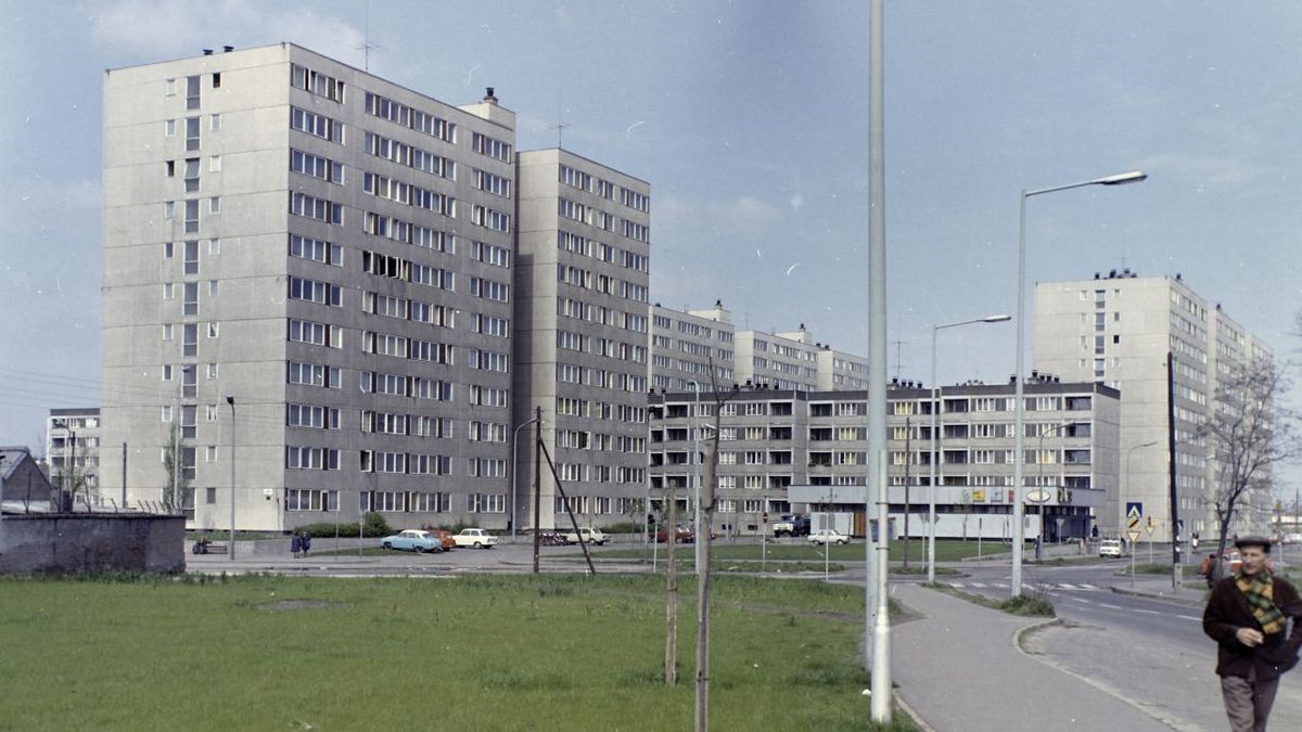 A Füredi utcai lakótelep 1975-ben. Az 1972-es paneltűzben több ember meghalt. 