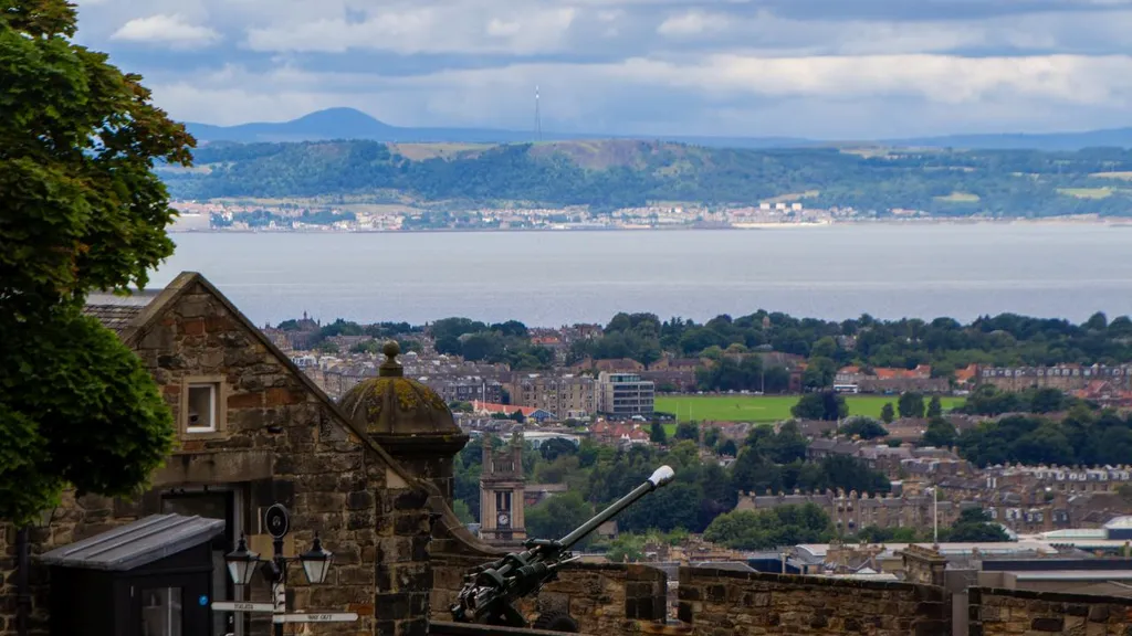 vulkáni eredetű sziklacsúcs, edinburgh-i vár, ősi erődítmény, Edinburgh, Skócia, vár