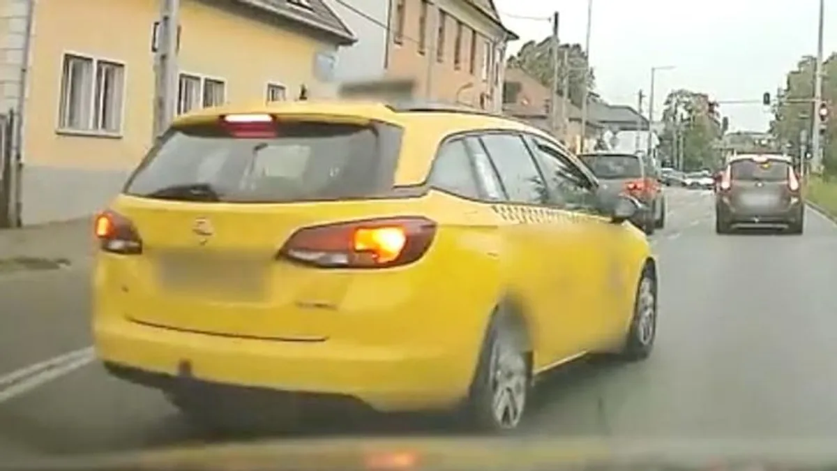 Ezt művelte egy budapesti taxis a Szentendrei úton, majd volt képe büntetőfékezni is - videó