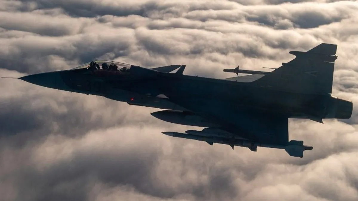 Lézerfegyvereket is kapnak a magyar Gripenek - videó