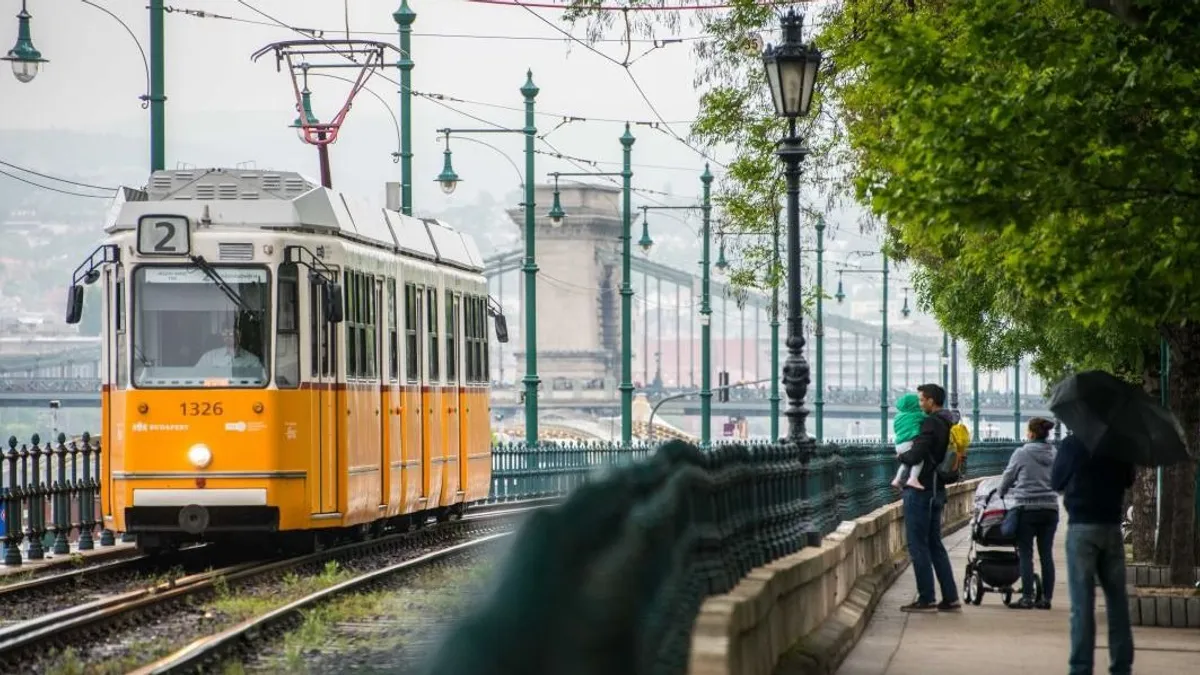 Az árvíz miatt változik a tömegközlekedés menetrendje Budapesten