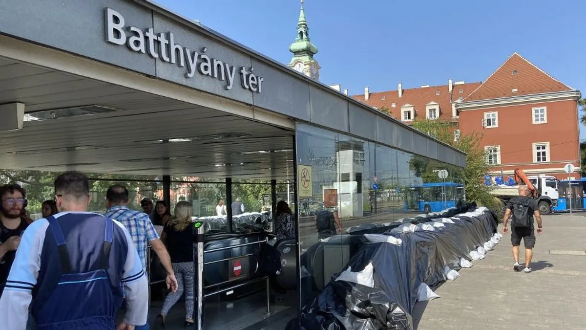 Nem áll meg az M2-es metró a Batthyány téren