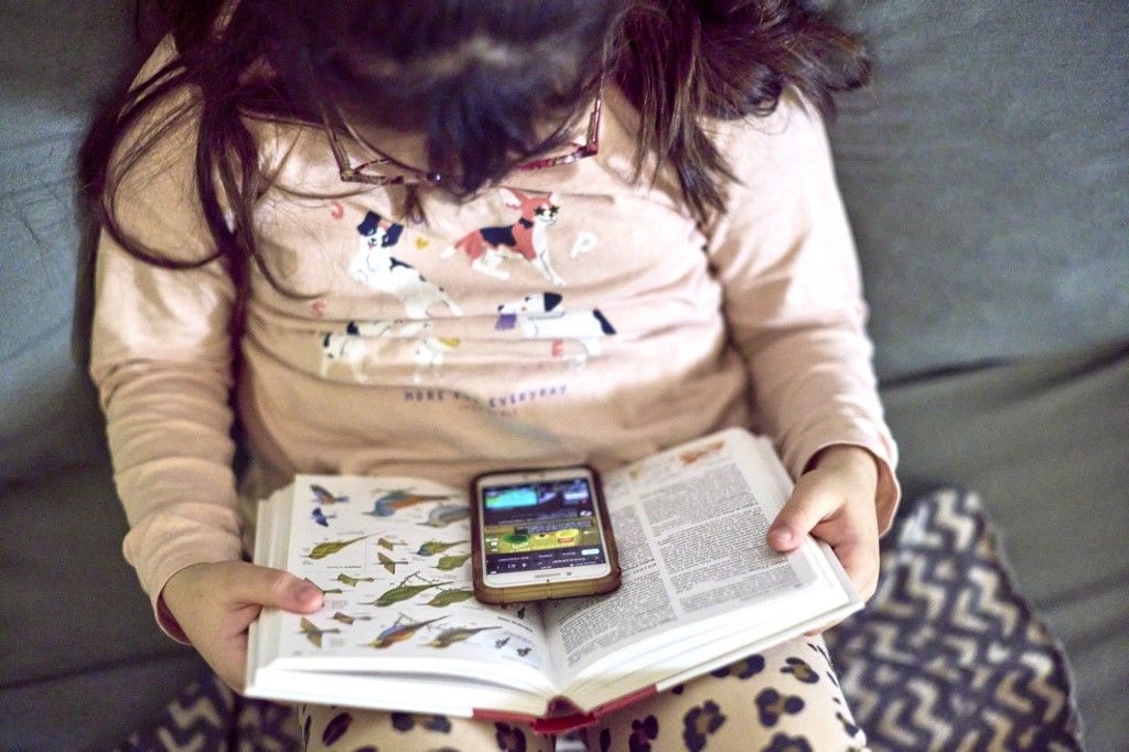 FRANCE - CHILDREN AND READING - ILLUSTRATION