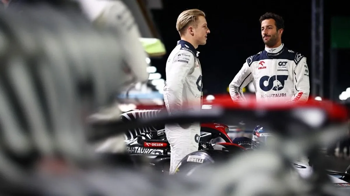 Elképesztő pletyka kering: már a következő futamra pilótát cserélhet az F1-es csapat