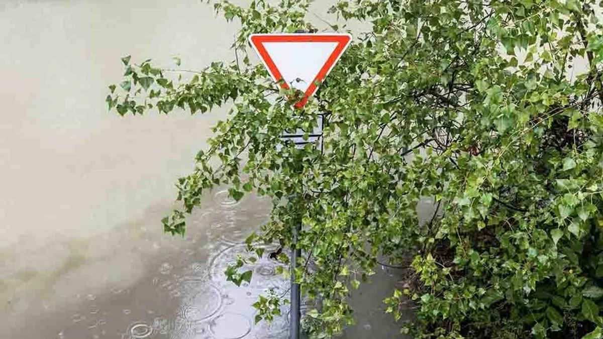 Az árvíz miatt lezárták a vámosszabadi határátkelőt