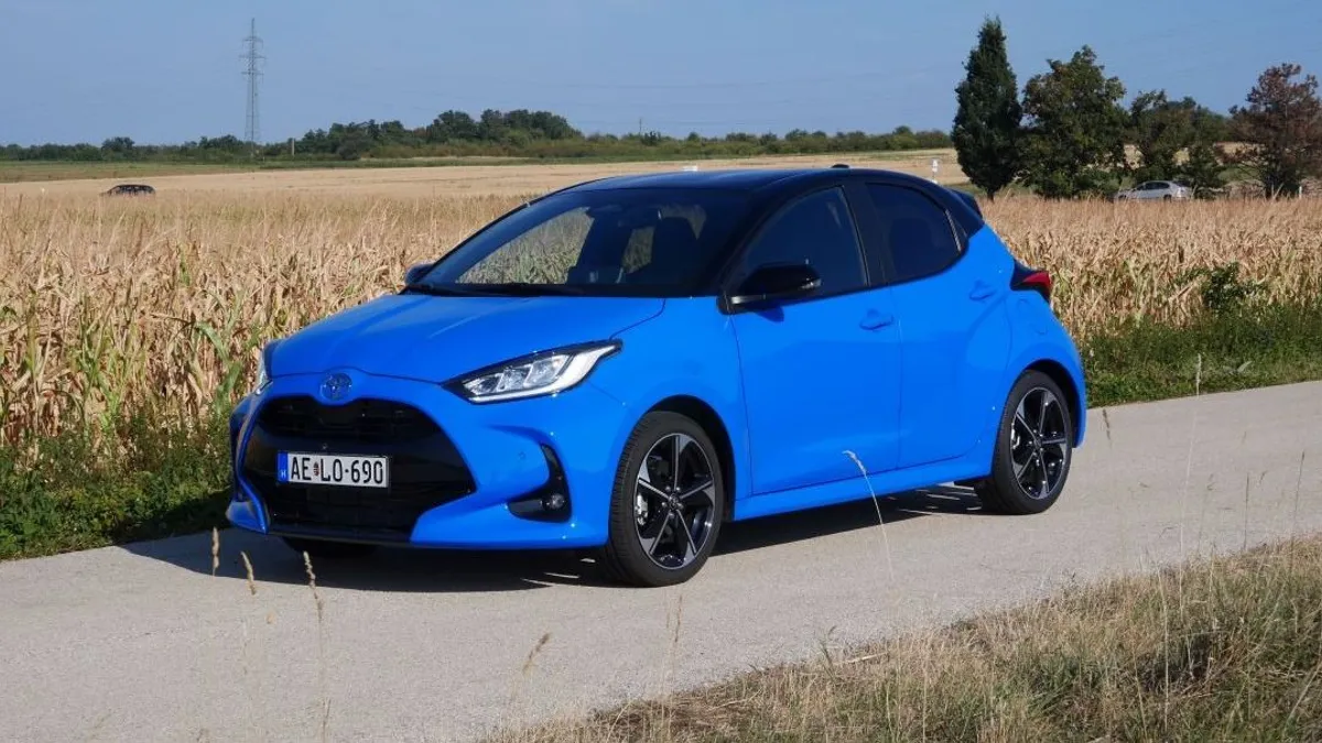 Több mint 10 millió forintba kerül, de a fogyasztása és az ereje kárpótol - Toyota Yaris 1.5 Hybrid 130 LE teszt