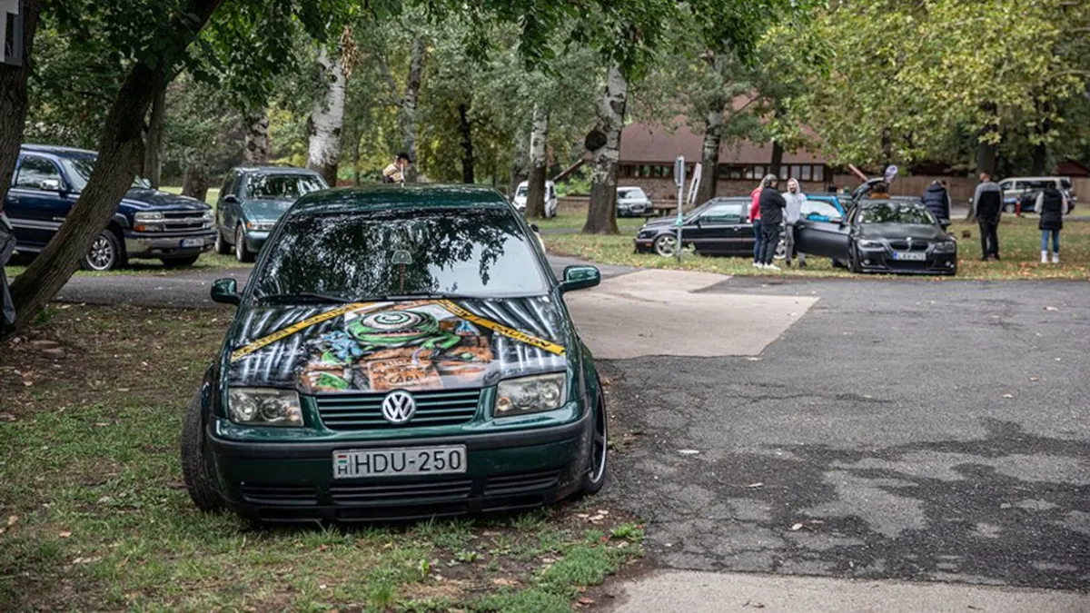 Az autós találkozó is küzdött az esővel