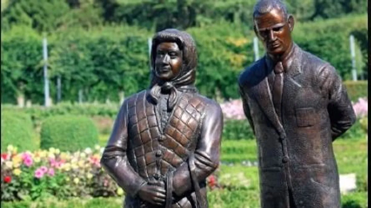 Felháborítónak tartják II.Erzsébet királynő bronzszobrát Észak-Írországban