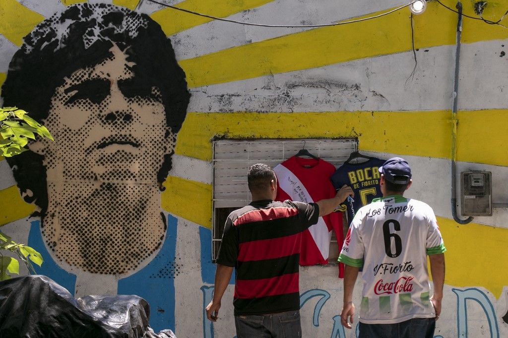 Fans pour into Maradona's house and Estadio Diego Armando Maradona to pay homage